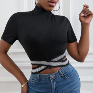 Kort dame T-shirt med stropdetaljer
