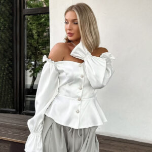 Elegant Satin Croptop med Bare Skuldre