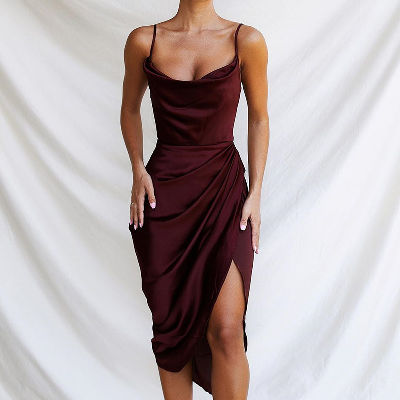 Elegant satin kjole med halterneck og slids - Billede 2