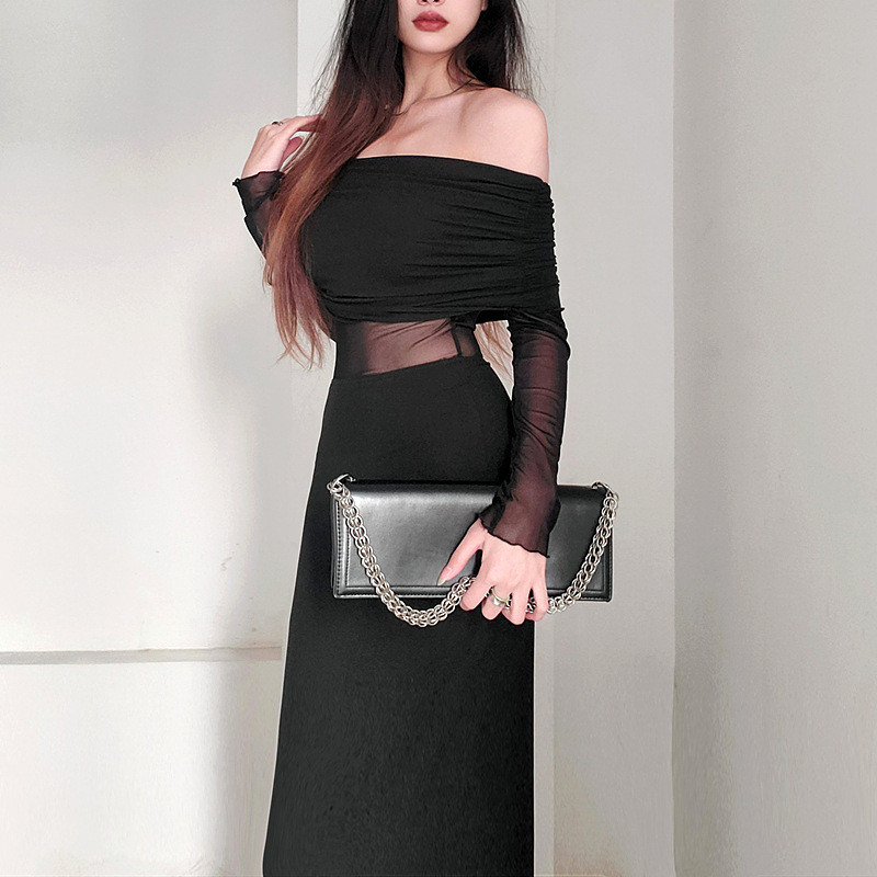 “Off-shoulder vinterkjole med plisseringer”