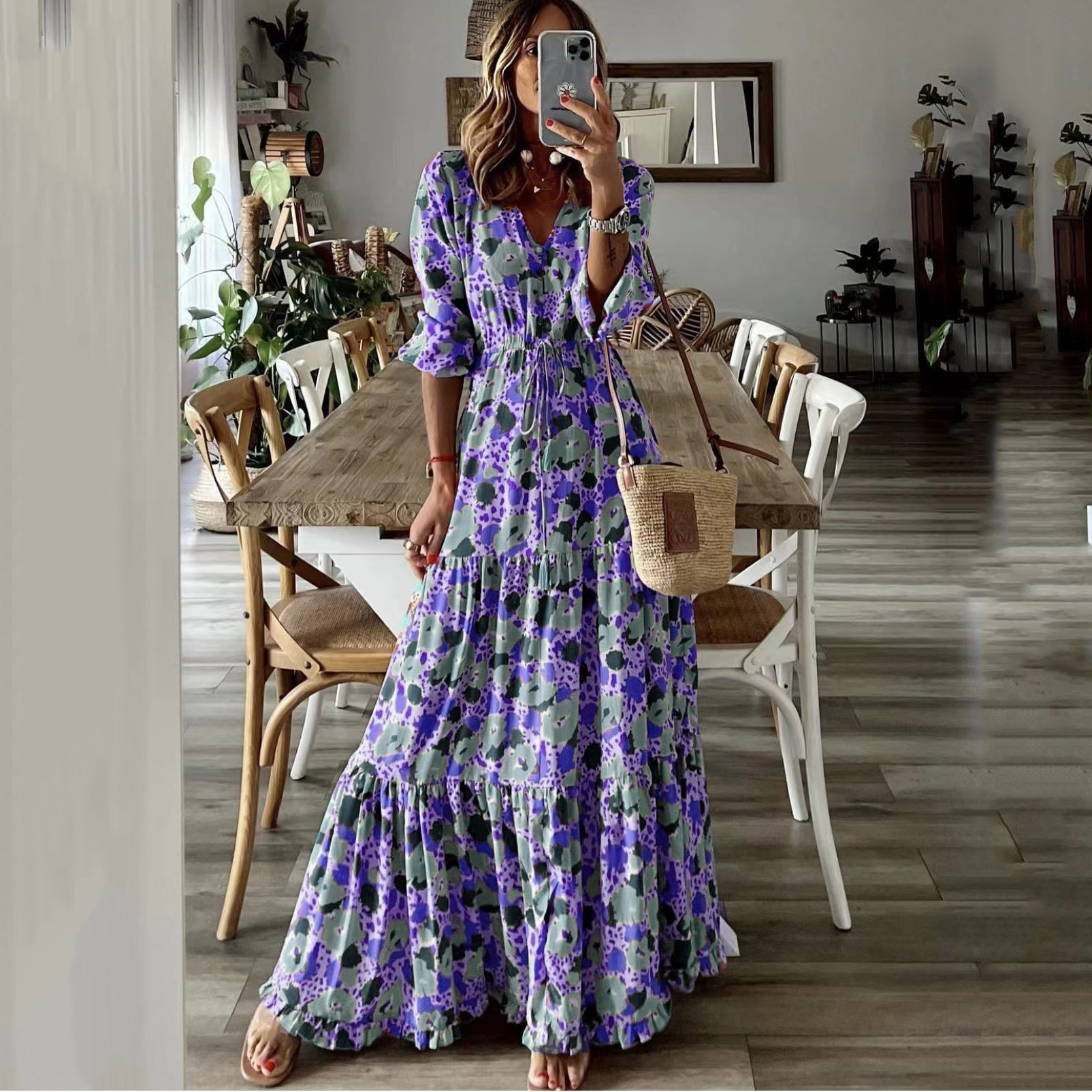 Boheme maxikjole med blomsterprint og V-hals - Billede 3