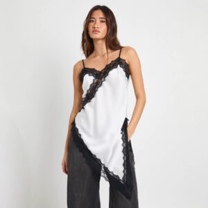Elegant slipkjole i silkeagtig satin