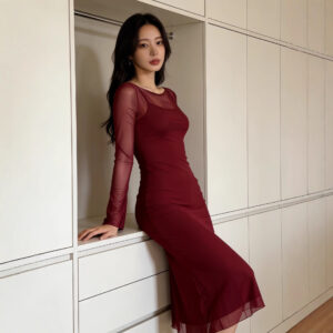 Elegant kjole med let og luftig mesh