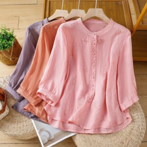 Retro bluse med broderi og høj krave