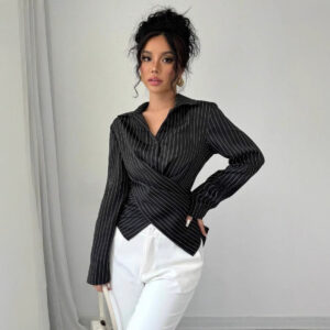 Elegant langærmet bluse med knapper