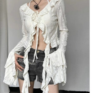Short V-neck top with ruffles