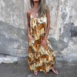 Loose and casual dress with round neck and open back