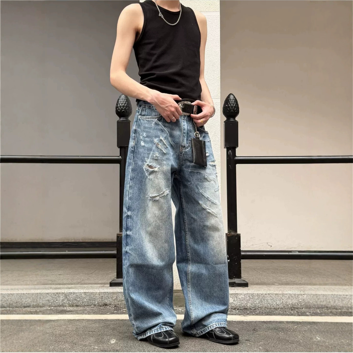 Fashionable And Versatile Mens Ripped Jeans - Image 4