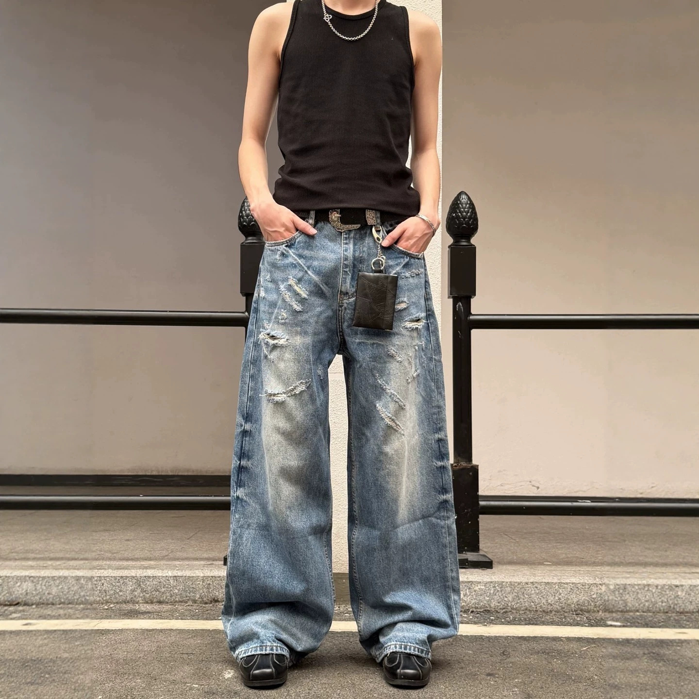 Fashionable And Versatile Mens Ripped Jeans - Image 2