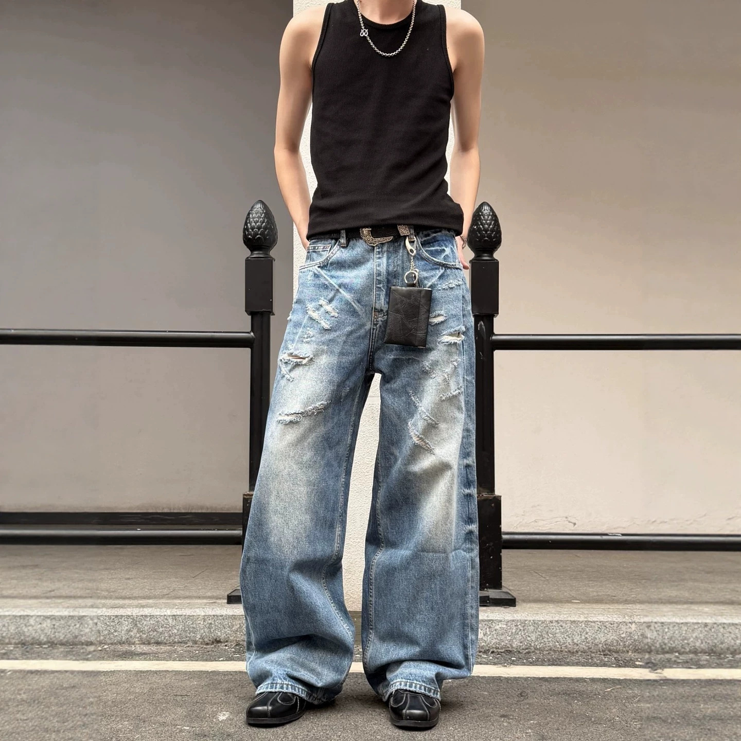 Fashionable And Versatile Mens Ripped Jeans - Image 5